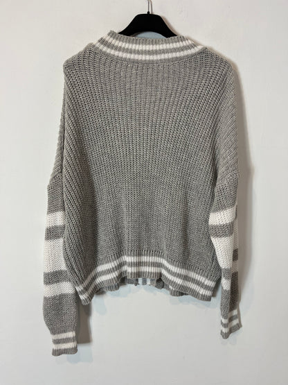 NOU. Cárdigan gris abotonado. T S/M