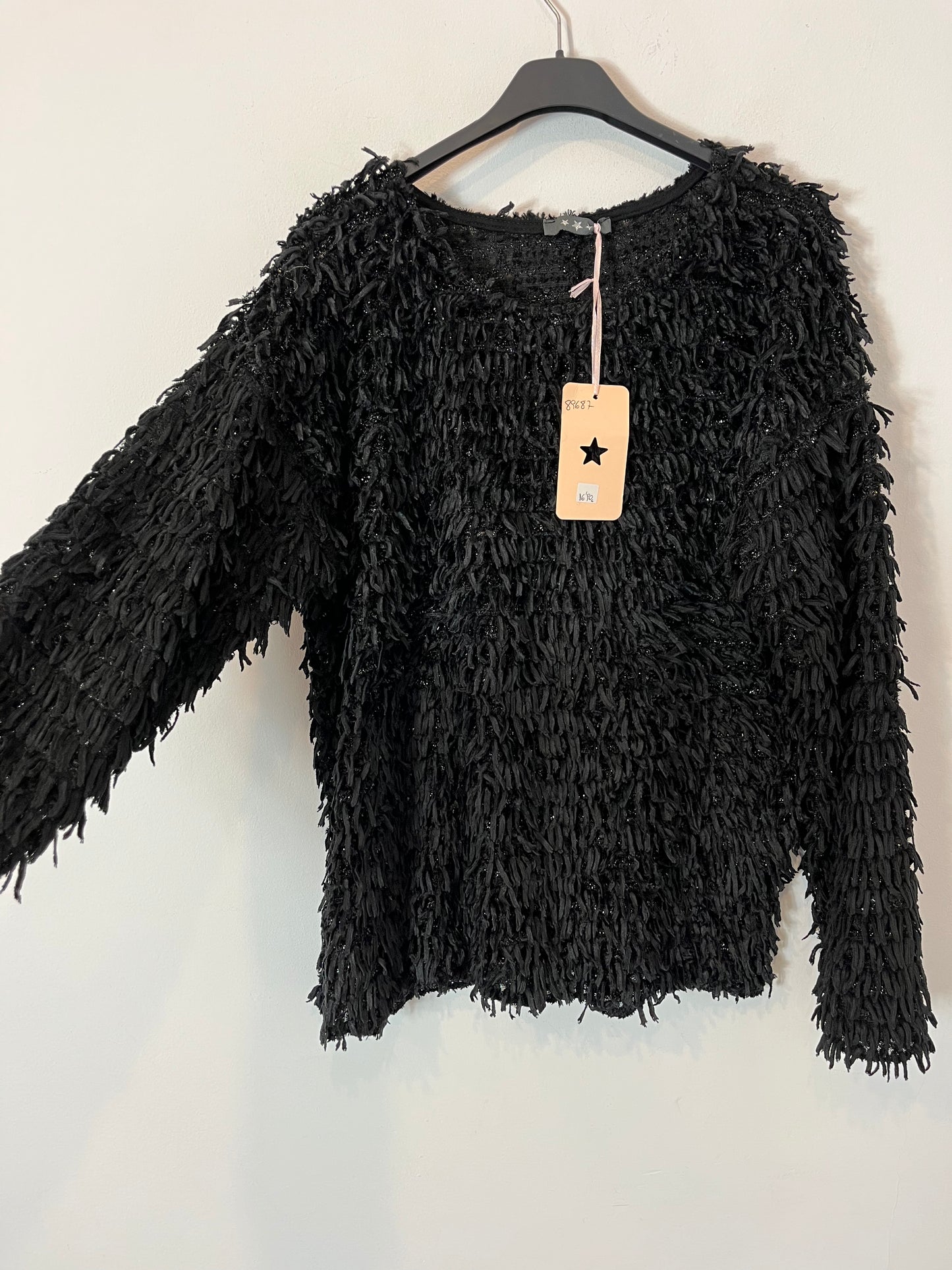 OTRAS. Top negro flecos. T M/L