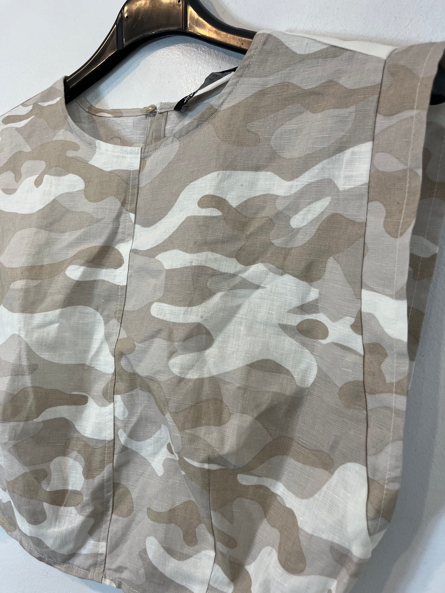ZARA. Top camuflaje tonos beige T.s