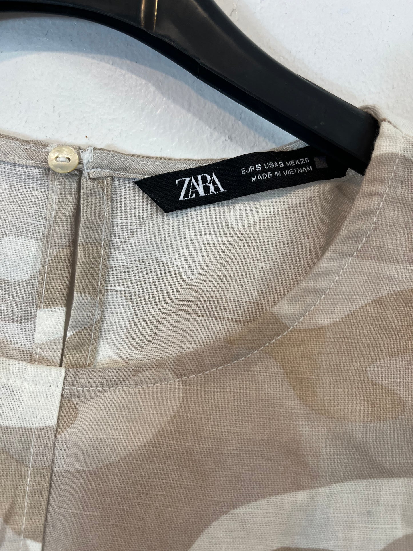 ZARA. Top camuflaje tonos beige T.s