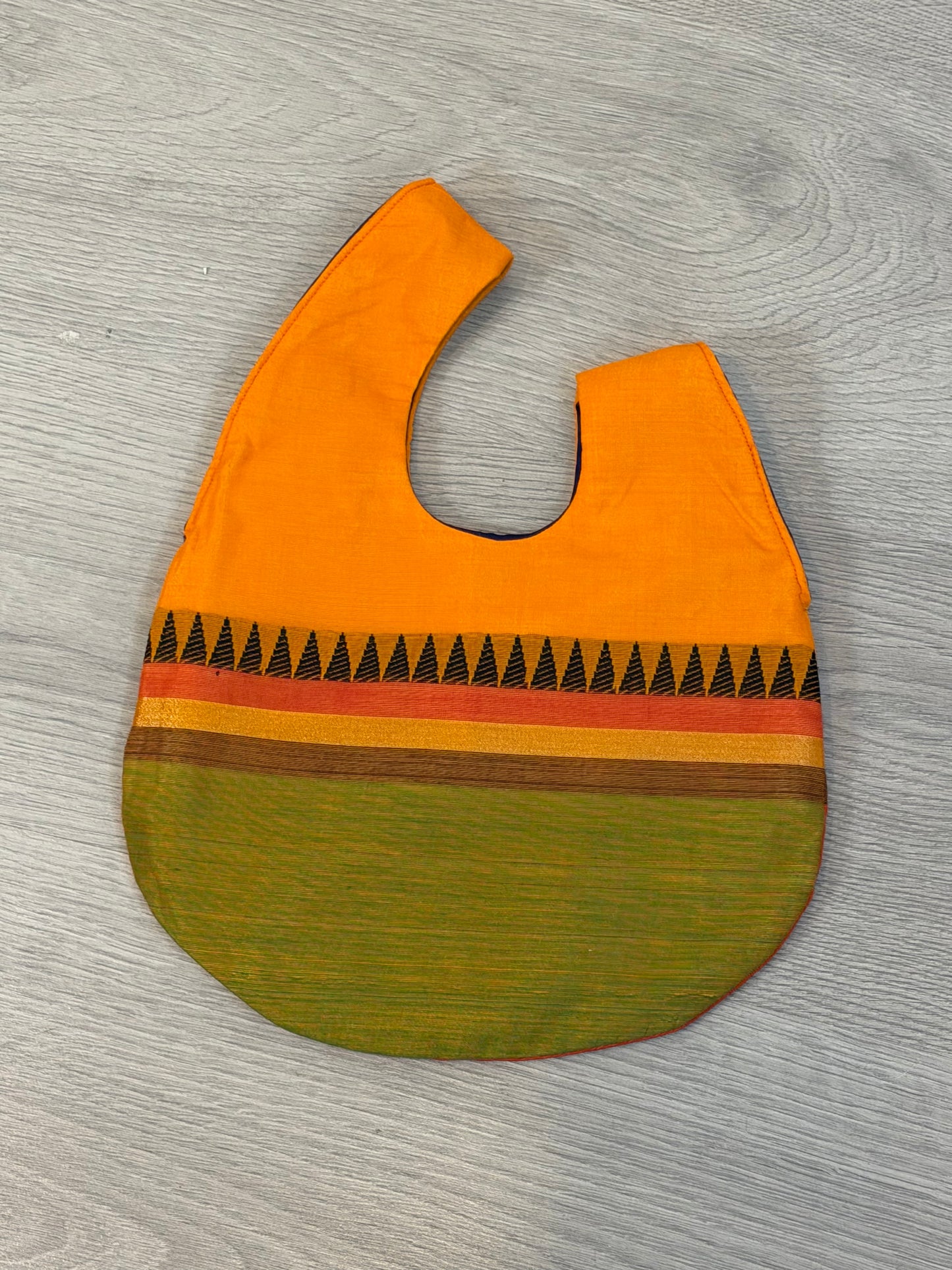 OTRAS.  Bolso de mano de colores estampado