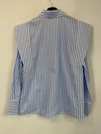 IQ COLLECTION. Camisa de rallas azules y blancas detalle solapas