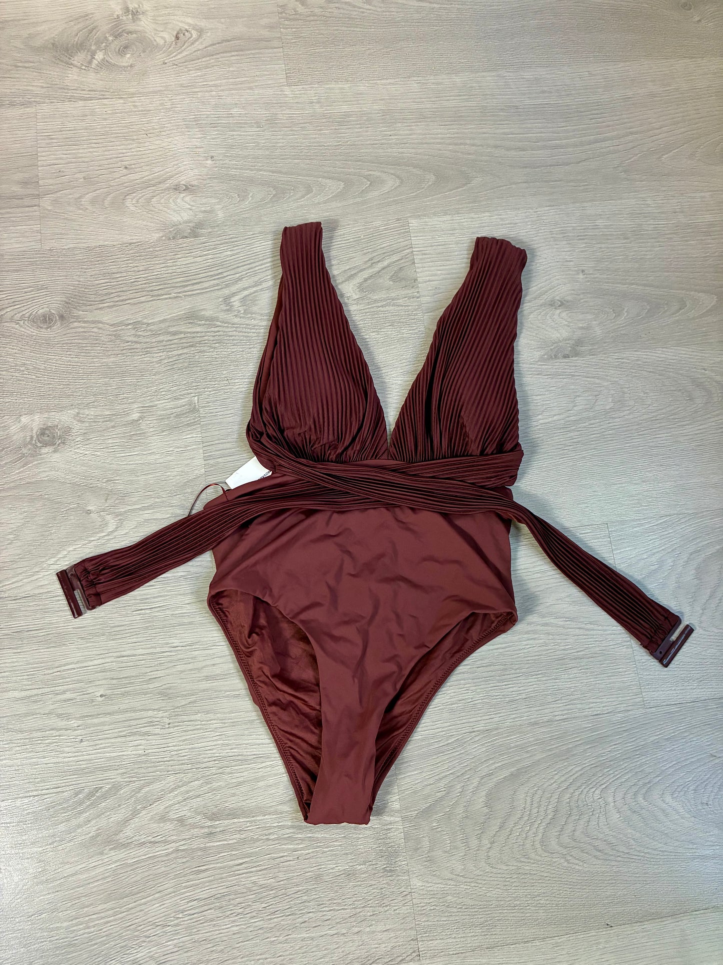 ZARA. Bañador marrón