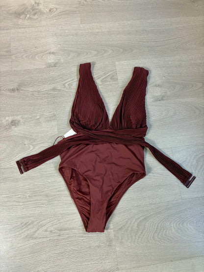 ZARA. Bañador marrón