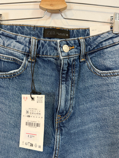 ZARA. Pantalón mom fit tiro alto
