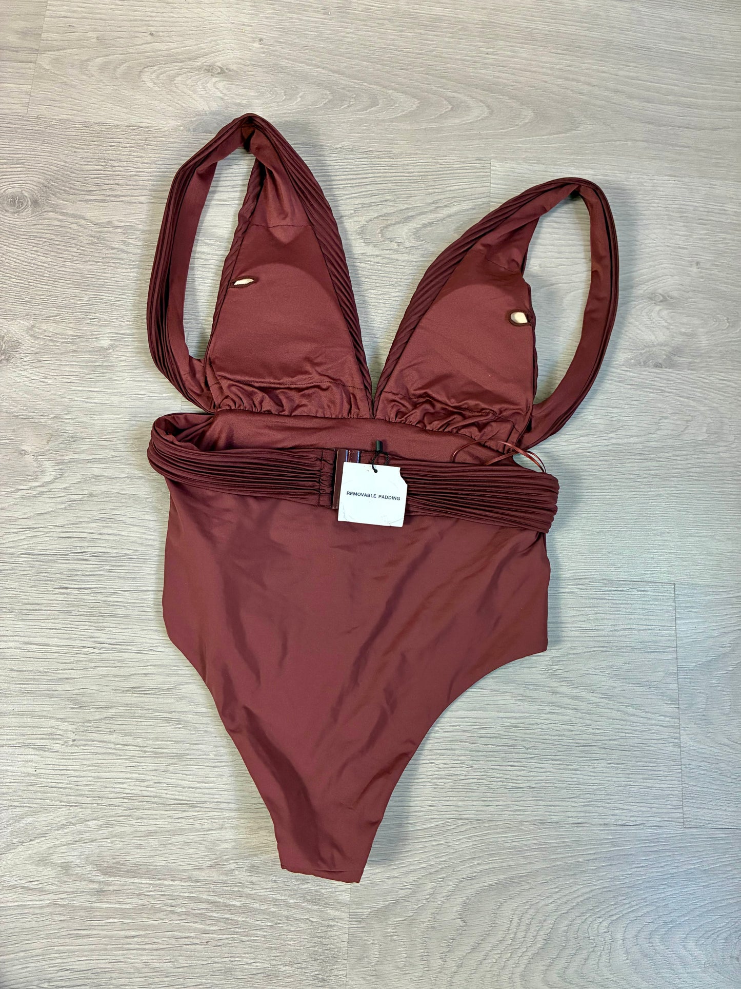 ZARA. Bañador marrón