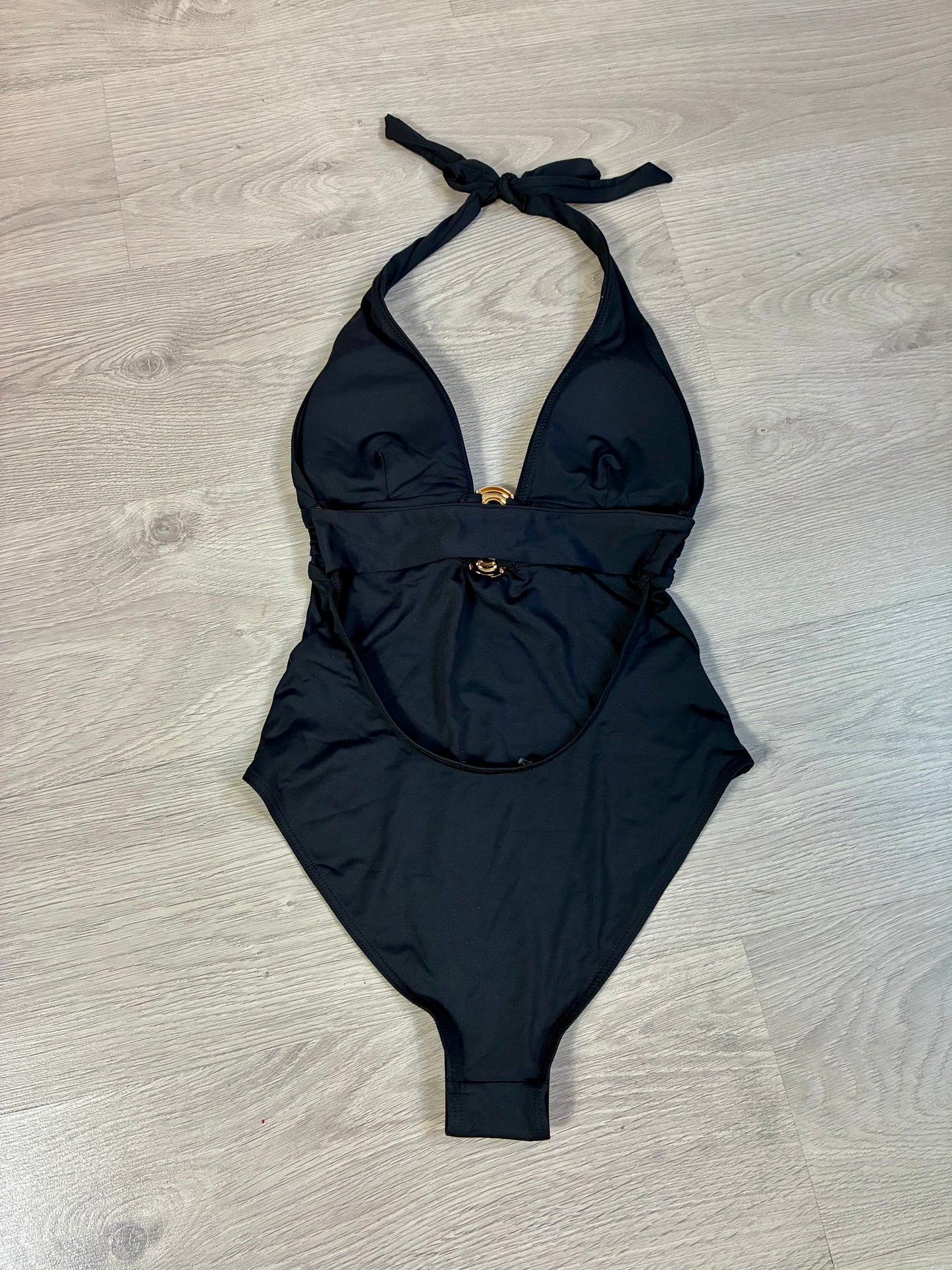 ZARA. Bañador negro detalle dorado