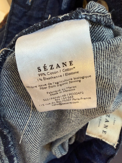 SÉZANE. Pantalón ancho tiro alto detalle botones