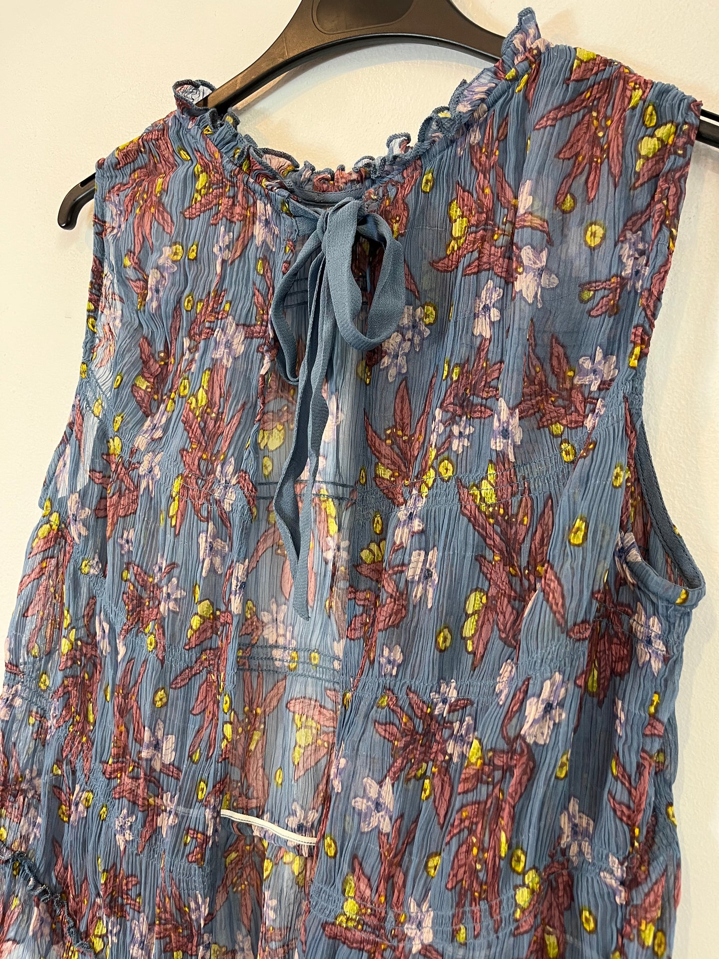 OTHERS. Flowy back top. (S)