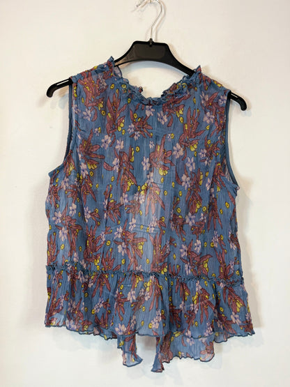 OTHERS. Flowy back top. (S)