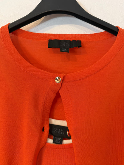 ZARA. Conjunto top y chaqueta de punto naranja