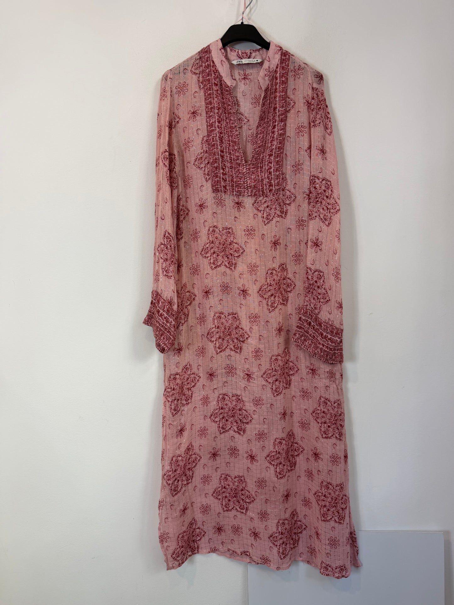 ZARA. Vestido largo rosa estampado