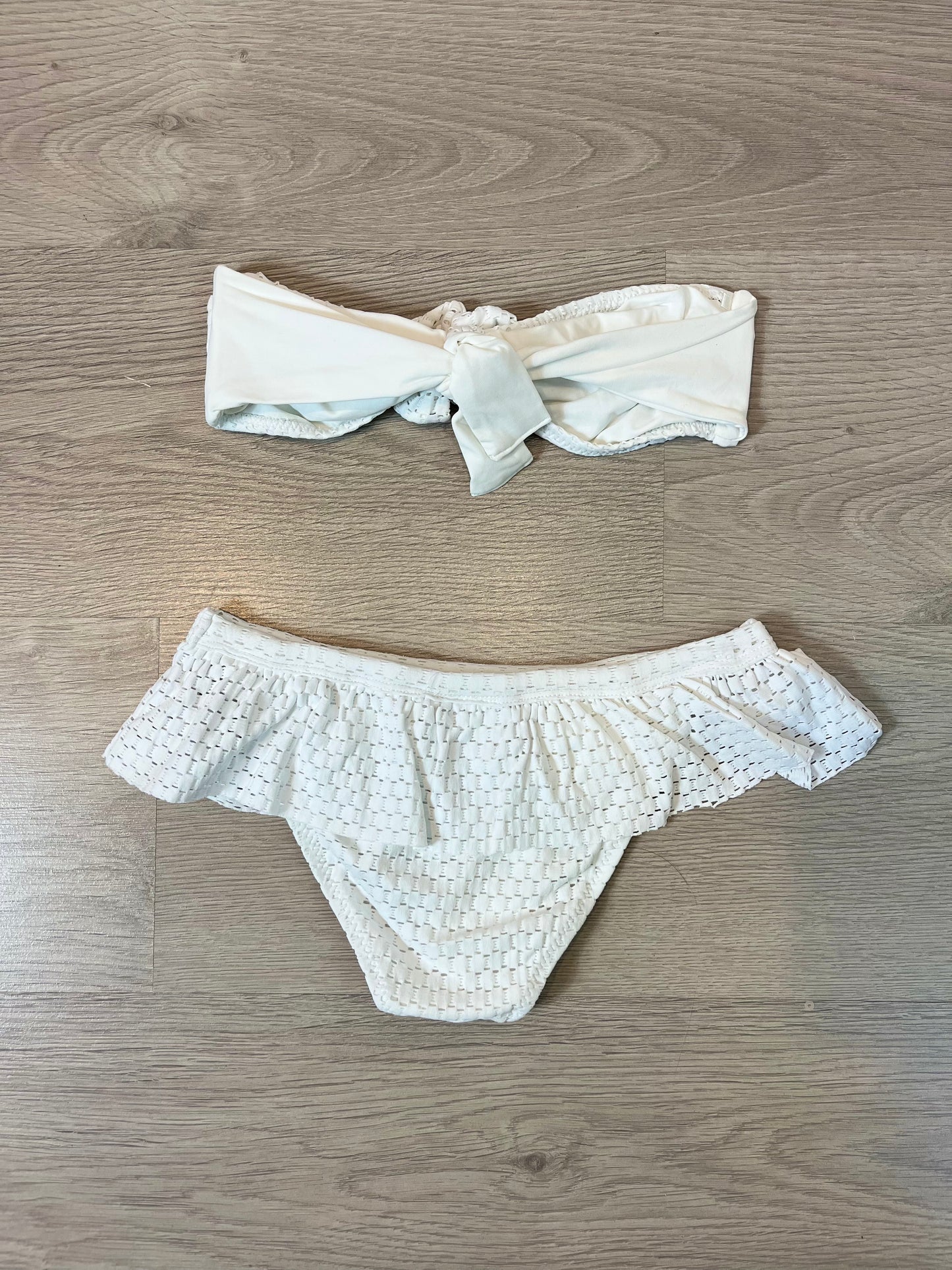 MELISA ODABASH. Bikini blanco troquelado. T XS