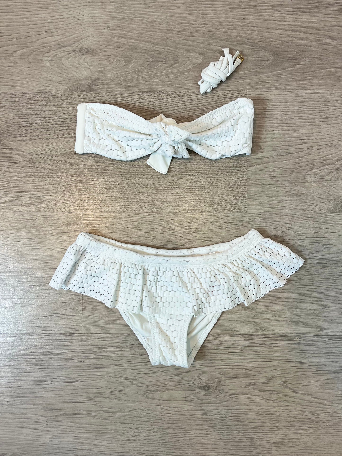MELISA ODABASH. Bikini blanco troquelado. T XS
