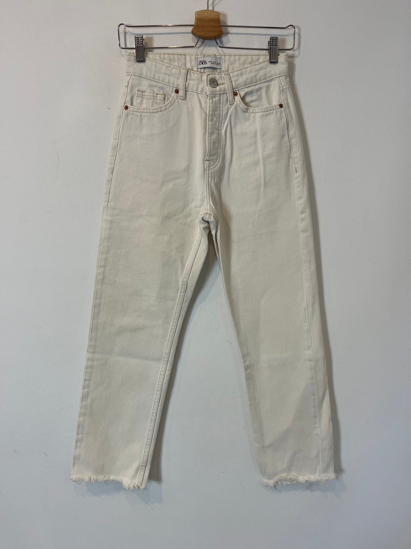 ZARA. White denim trousers with seams, size 34