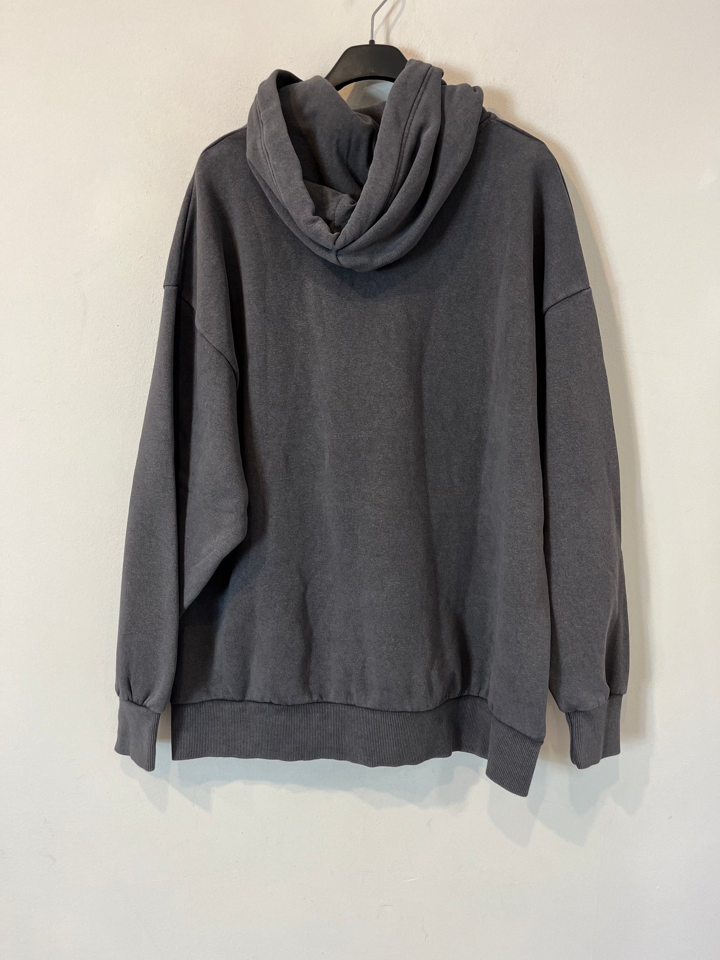 STRADIVARIUS. Sudadera gris oversized. T.xs