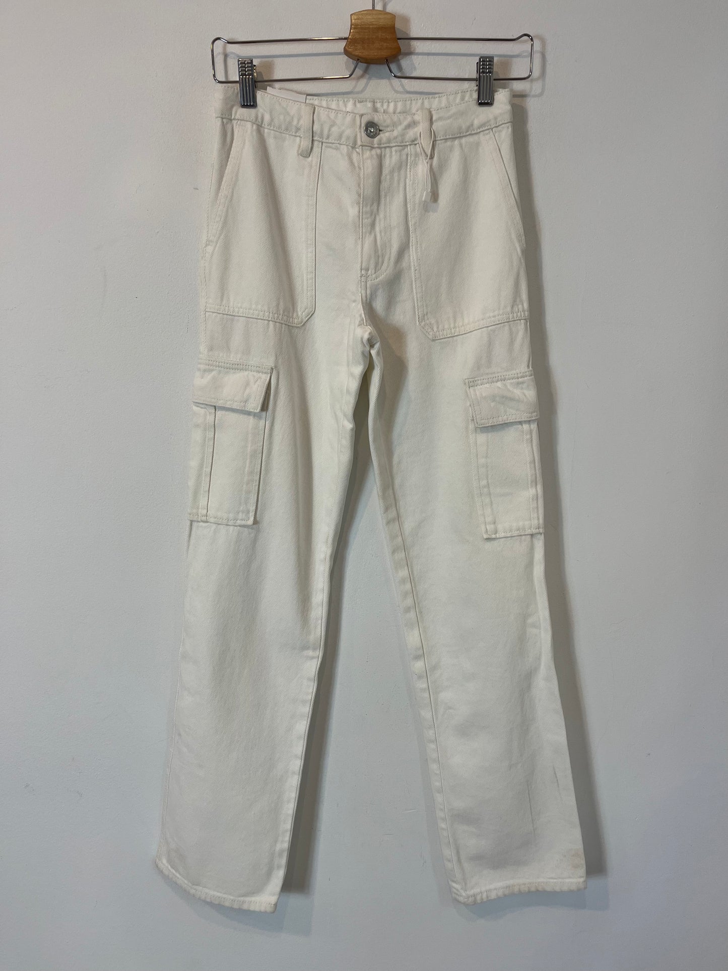 MANGO. White cargo pants T.xs