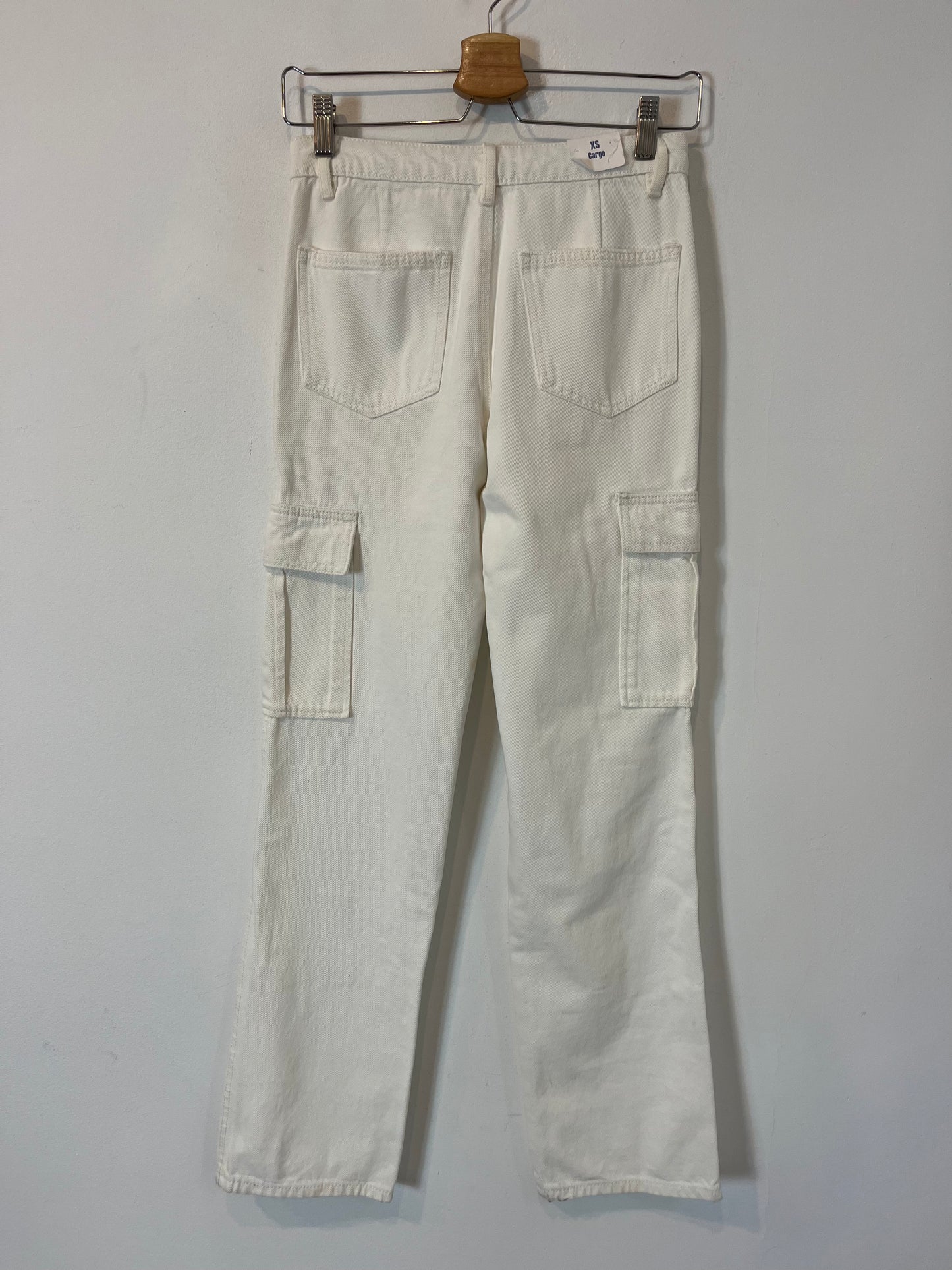 MANGO. White cargo pants T.xs