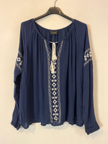 VILA. Blusa azul bordada. T S