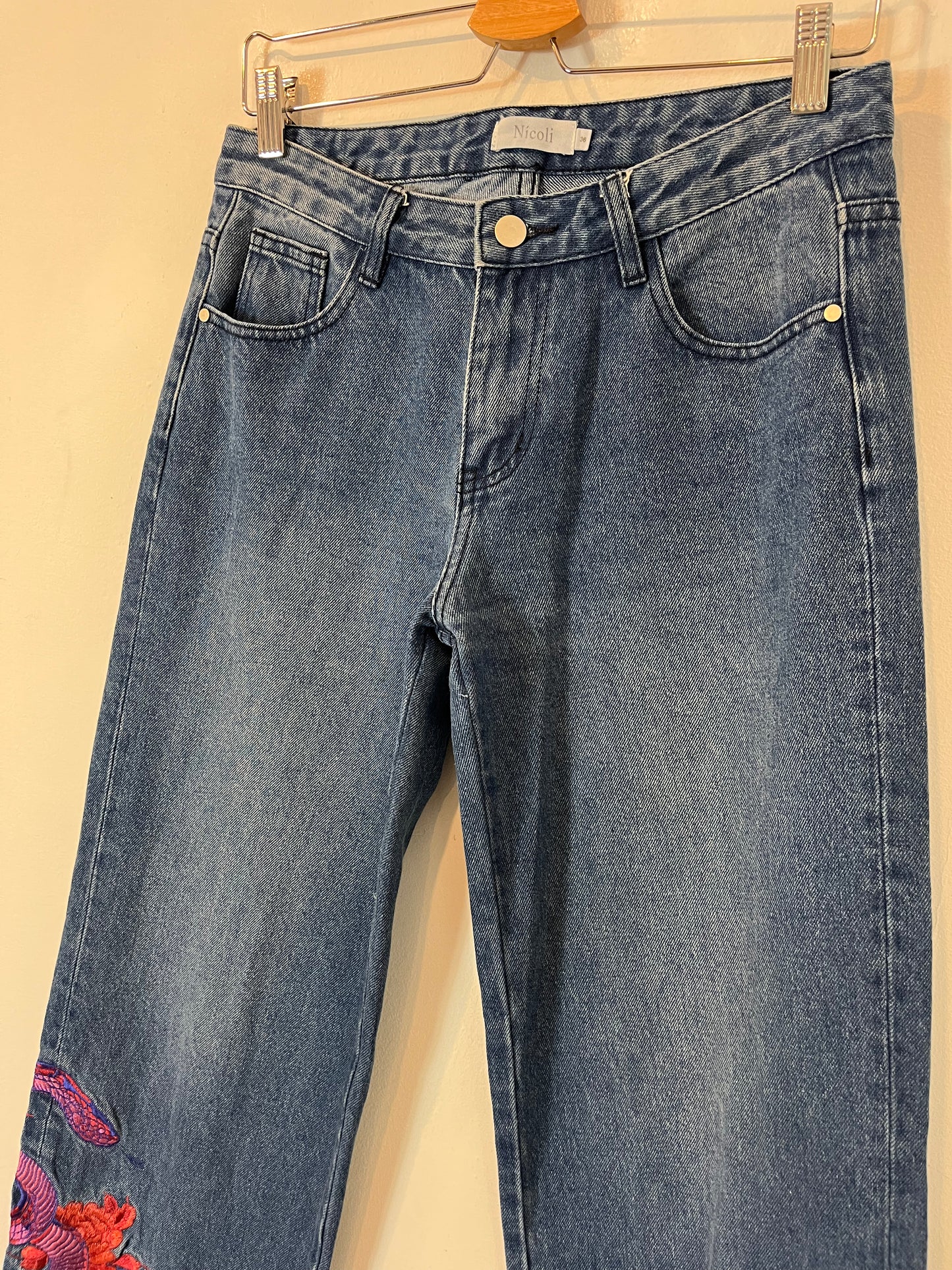 NICOLÍ. Pantalón denim bordado T.36