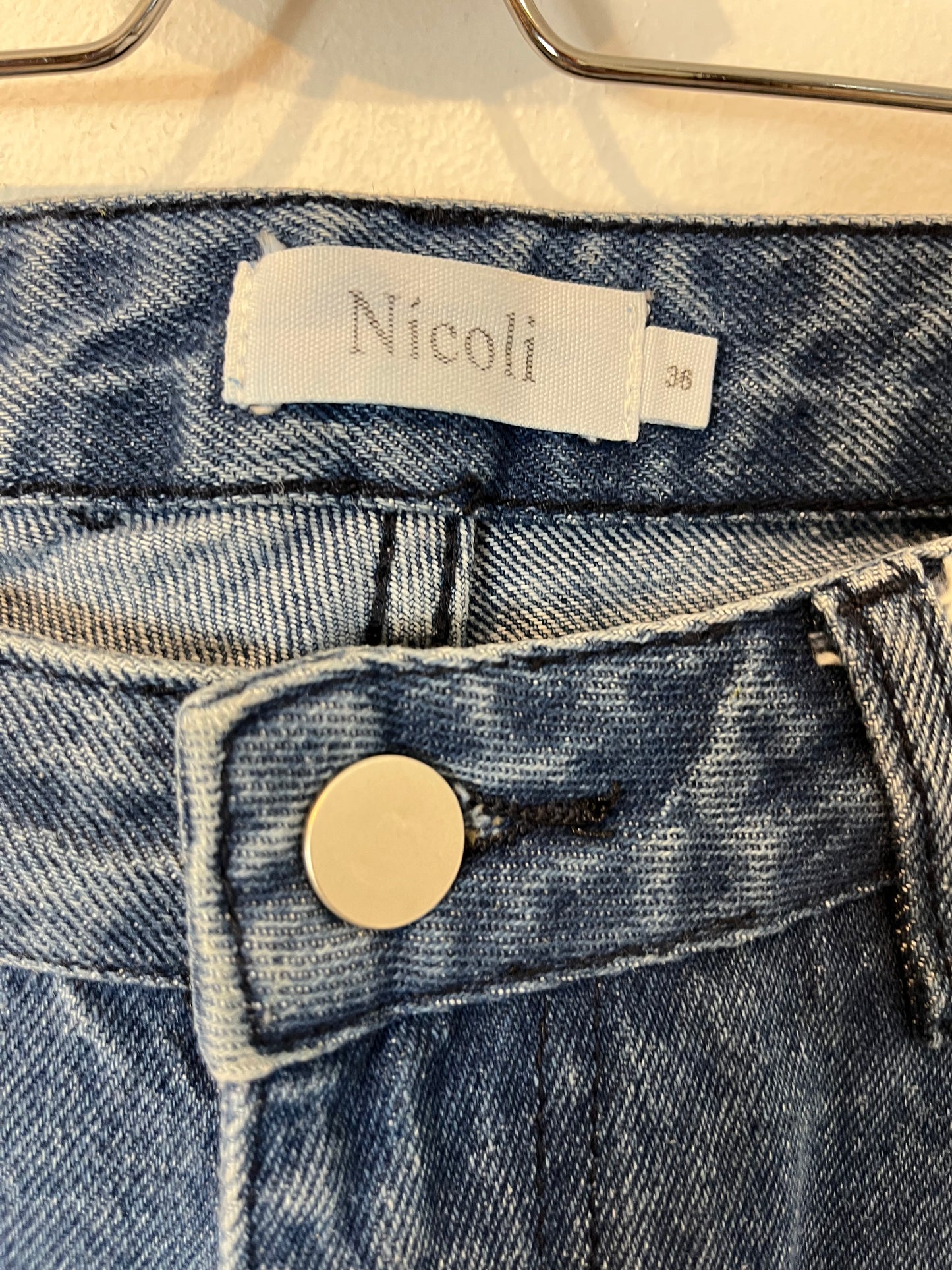 NICOLÍ. Pantalón denim bordado T.36