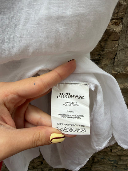 BELLEROSE. Top blanco detalle cuello