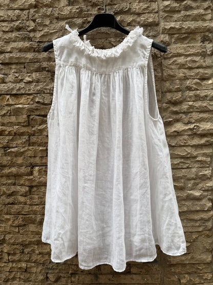 BELLEROSE. Top blanco detalle cuello