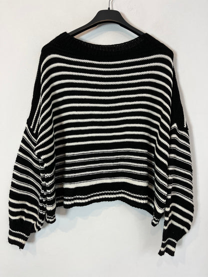 OTRAS. Jersey negro rayas blancas T. S/M