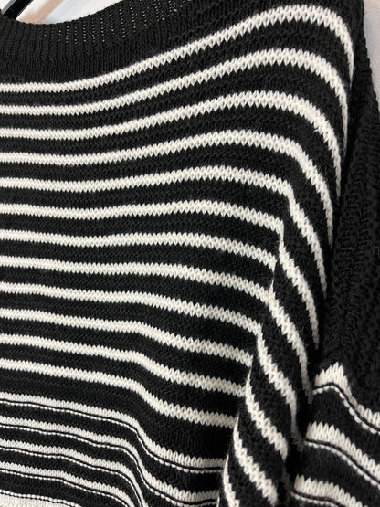 OTRAS. Jersey negro rayas blancas T. S/M