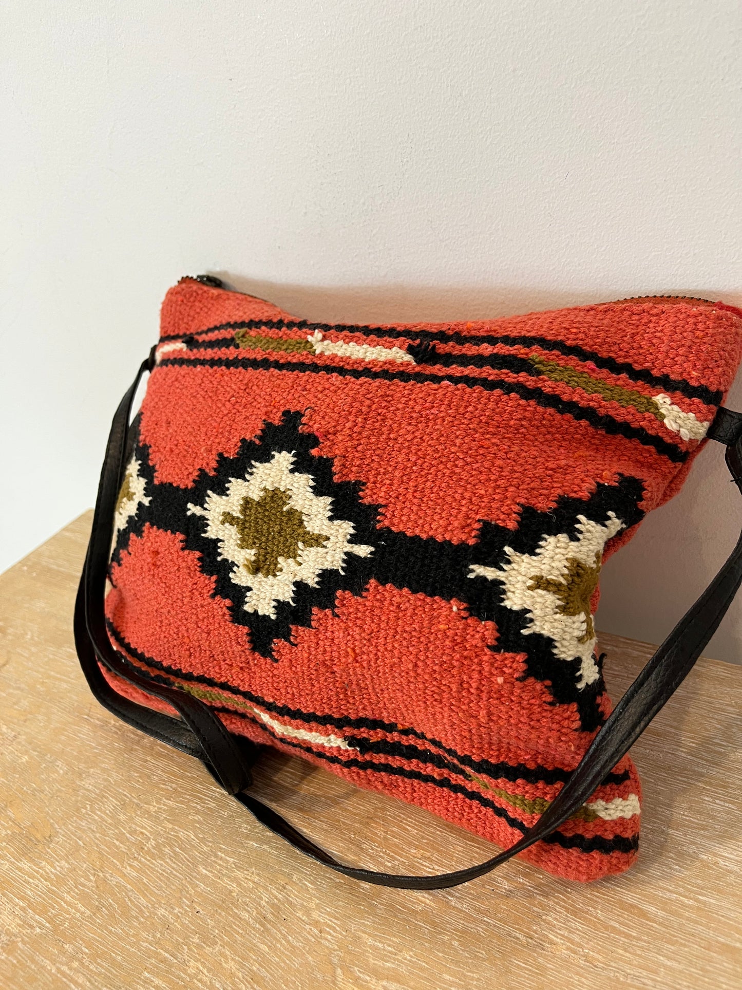 CREEKS. Bolso étnico rosa (TARA)