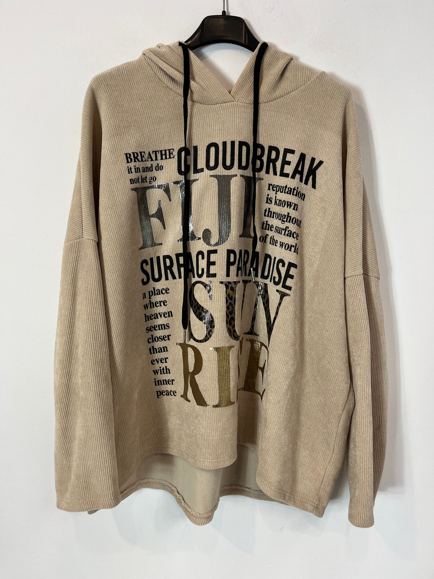 OTRAS. Sudadera beige letras T.L