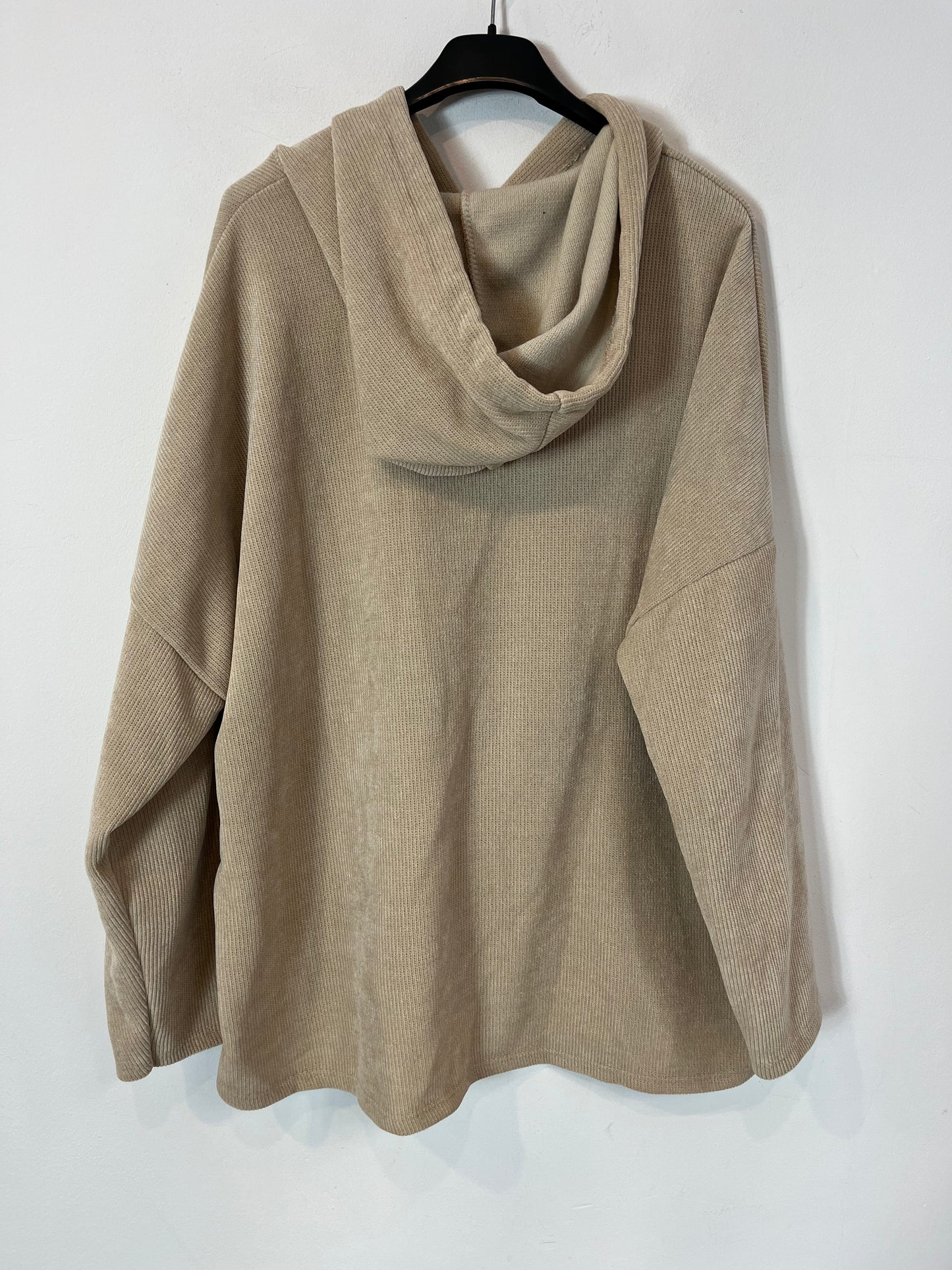 OTRAS. Sudadera beige letras T.L