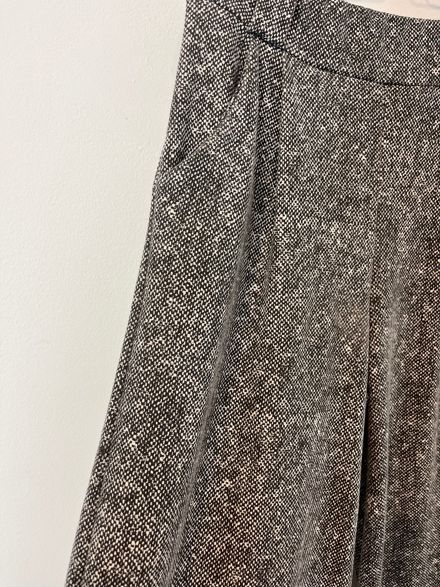 OTRAS. Pantalón gris jaspeado T.36