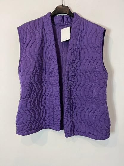 OTRAS. Chaleco textura morado T.S/M