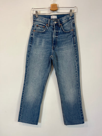ZARA. Straight-leg denim trousers. Size 34