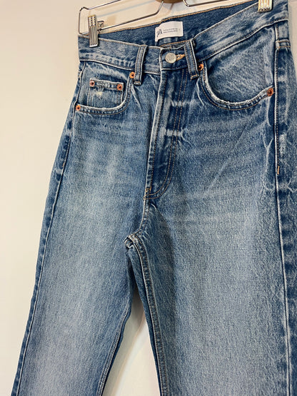 ZARA. Straight-leg denim trousers. Size 34