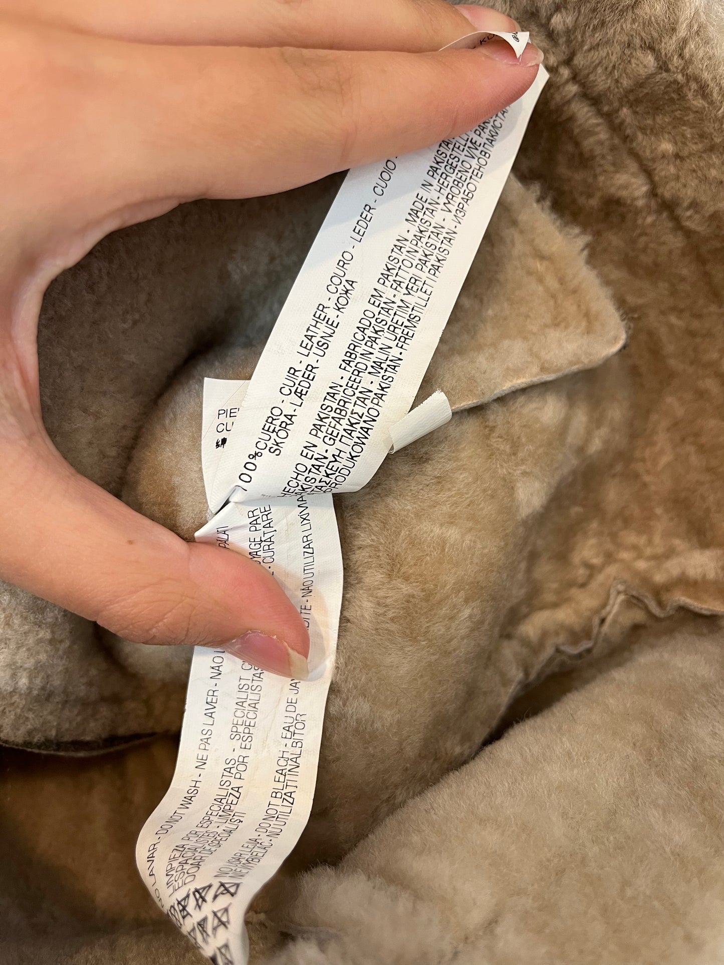 ZARA. Cazadora piel con pelo. T. M