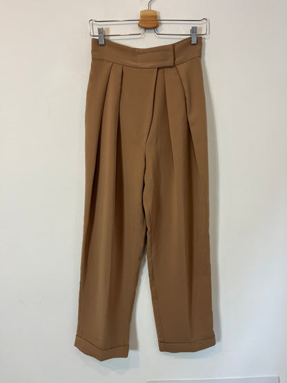 OTRAS. Pantalón beige pinzas. T. S