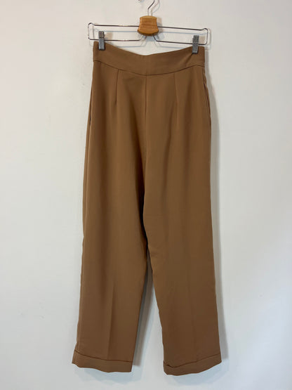 OTRAS. Pantalón beige pinzas. T. S