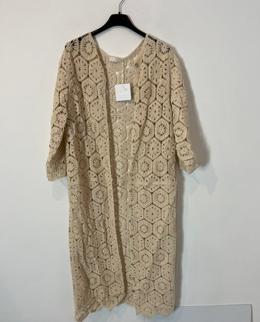 CARLOTA&CO. Chaqueta larga beige troquelada. T S/M