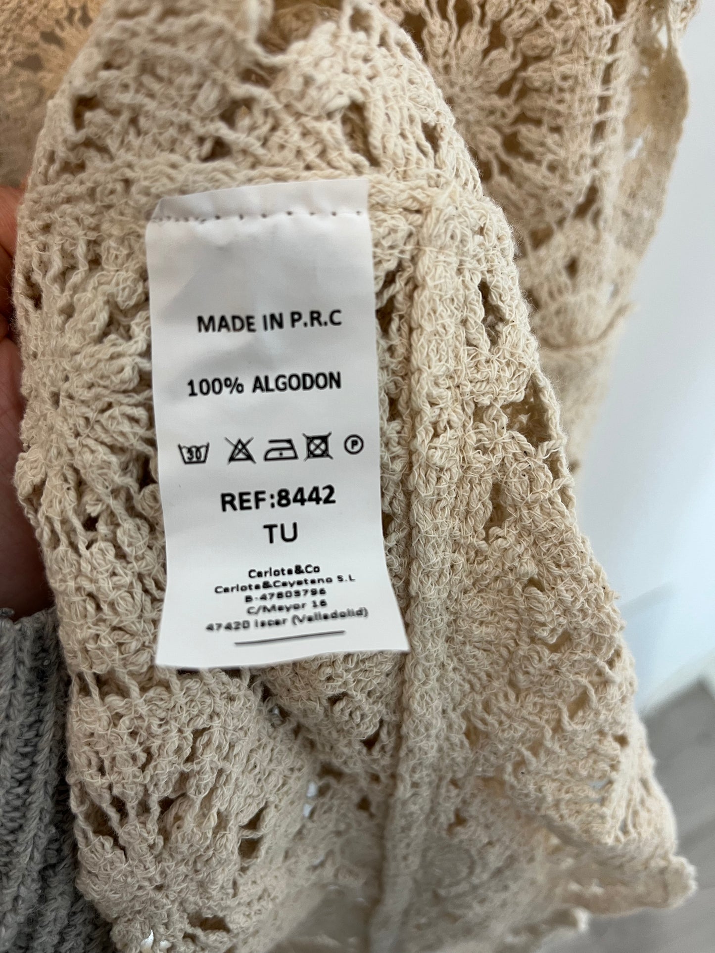 CARLOTA&CO. Chaqueta larga beige troquelada. T S/M