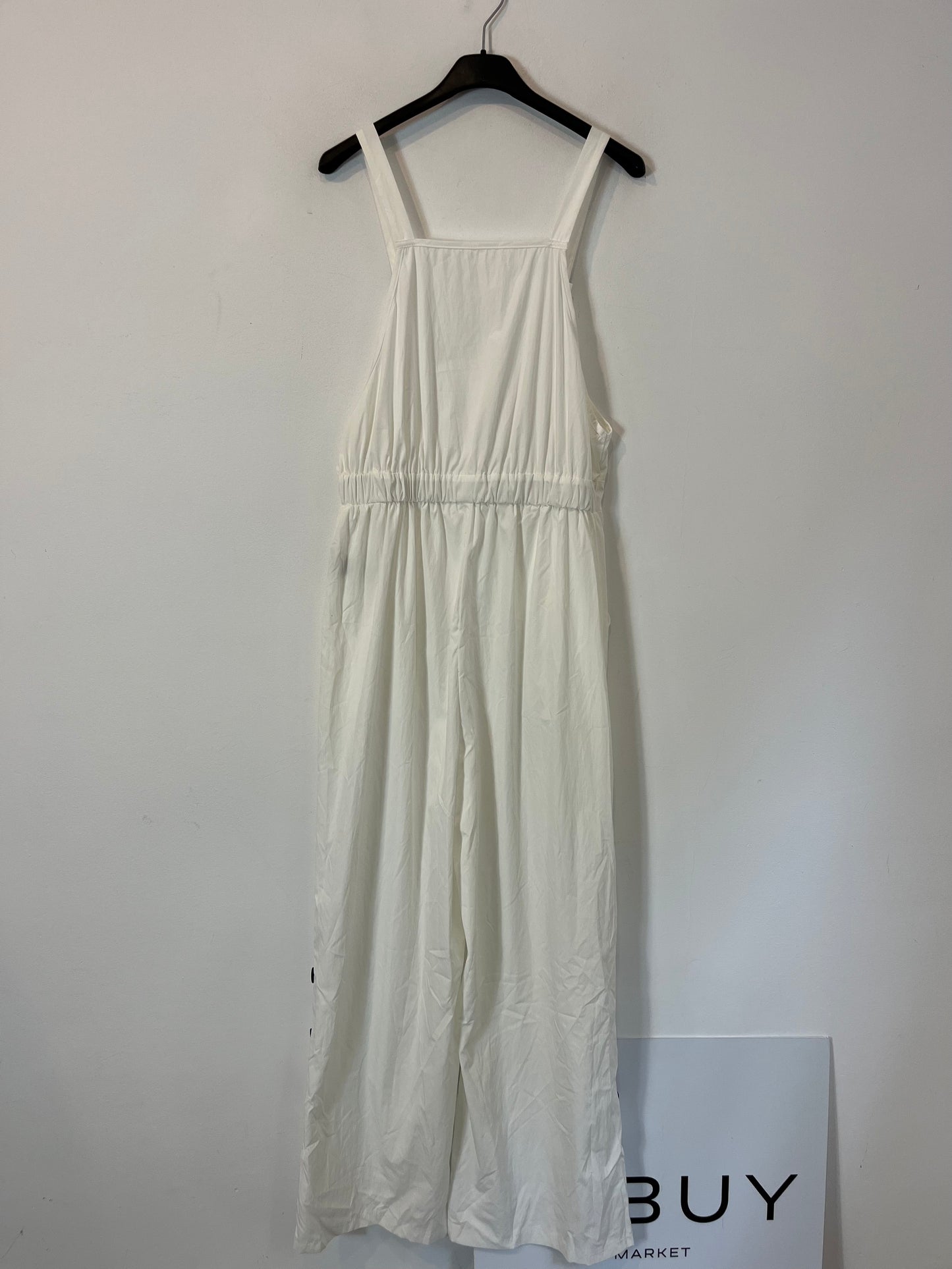 OTRAS. Peto blanco botones negros. T. M