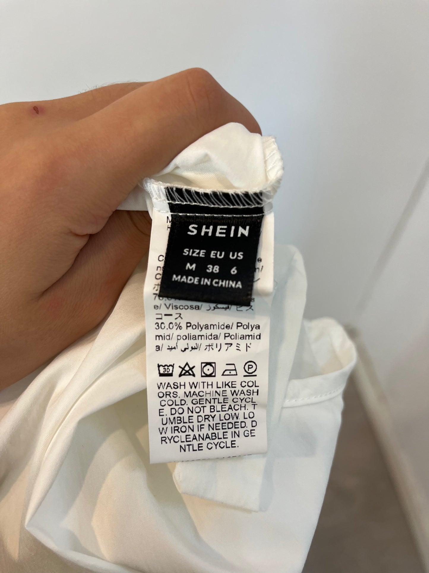 OTRAS. Peto blanco botones negros. T. M