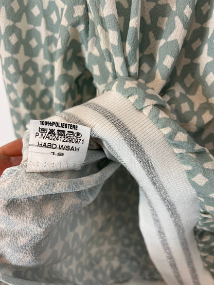 OTHERS. Flowy top with geometric print. TM