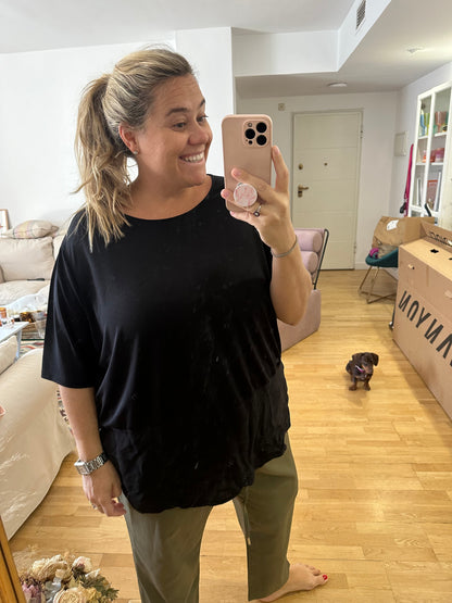 H&M. camiseta negra básica  T.3xl