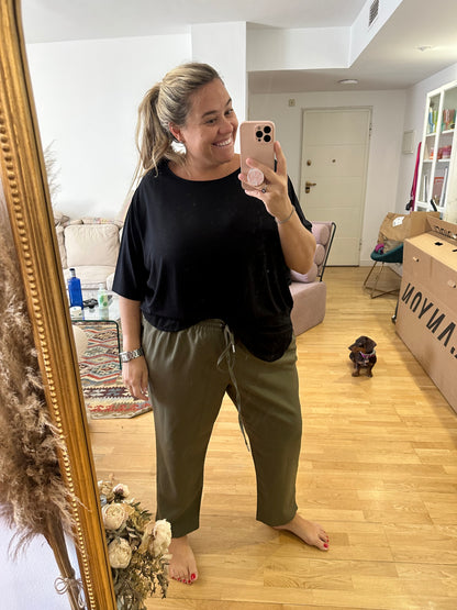 H&M. camiseta negra básica  T.3xl