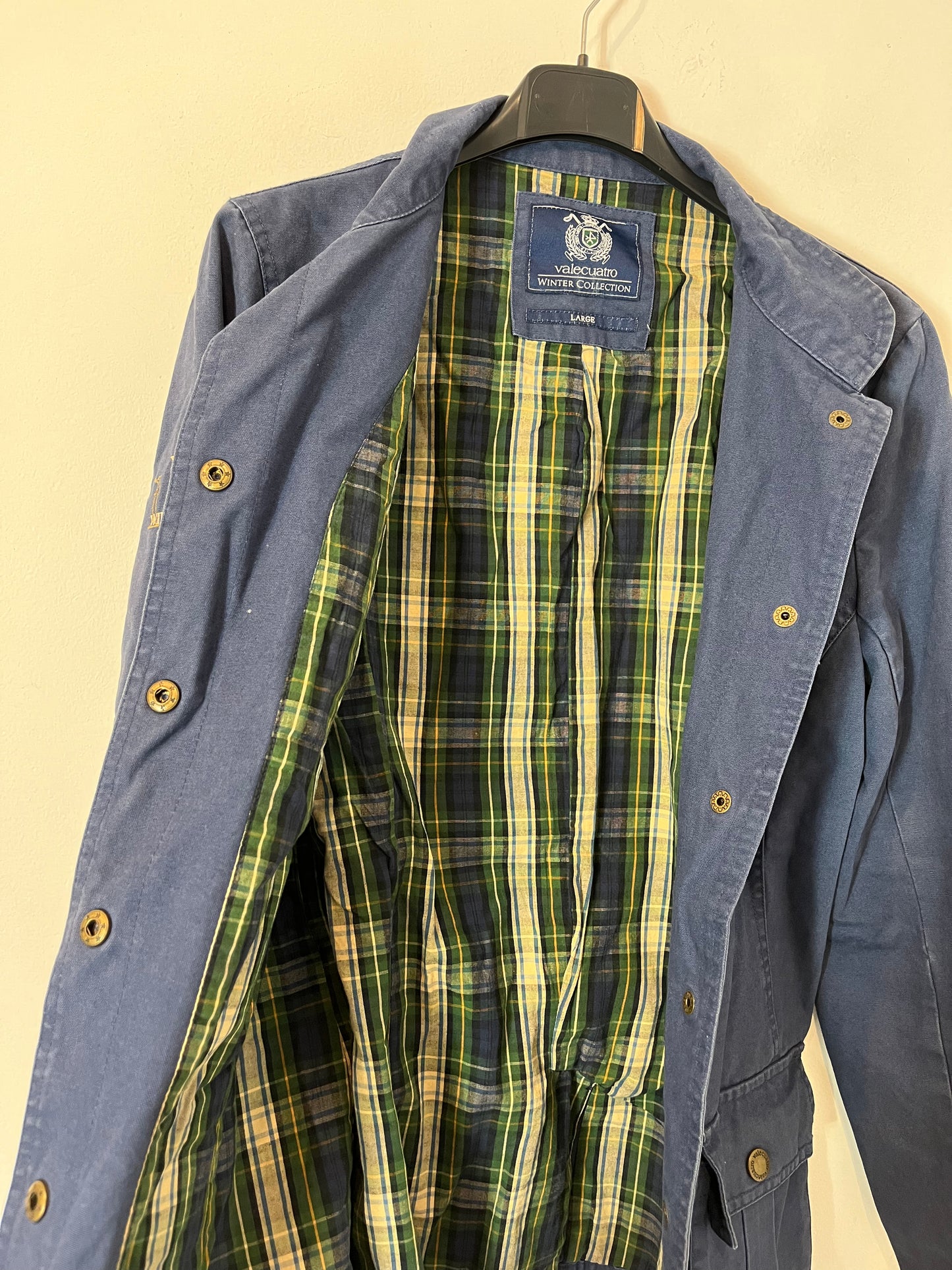 VALECUATRO. Blue jacket with pockets. TL