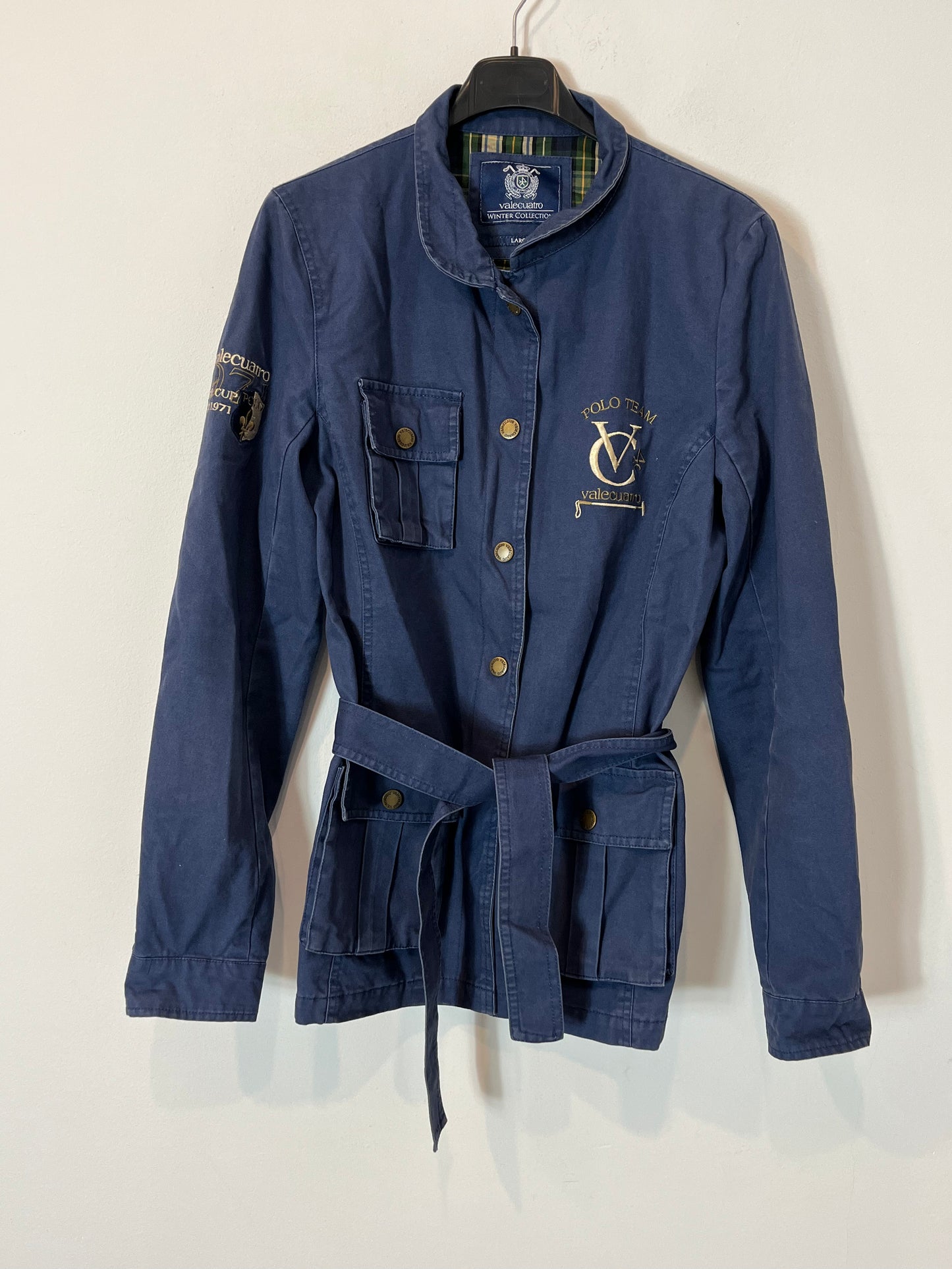 VALECUATRO. Blue jacket with pockets. TL