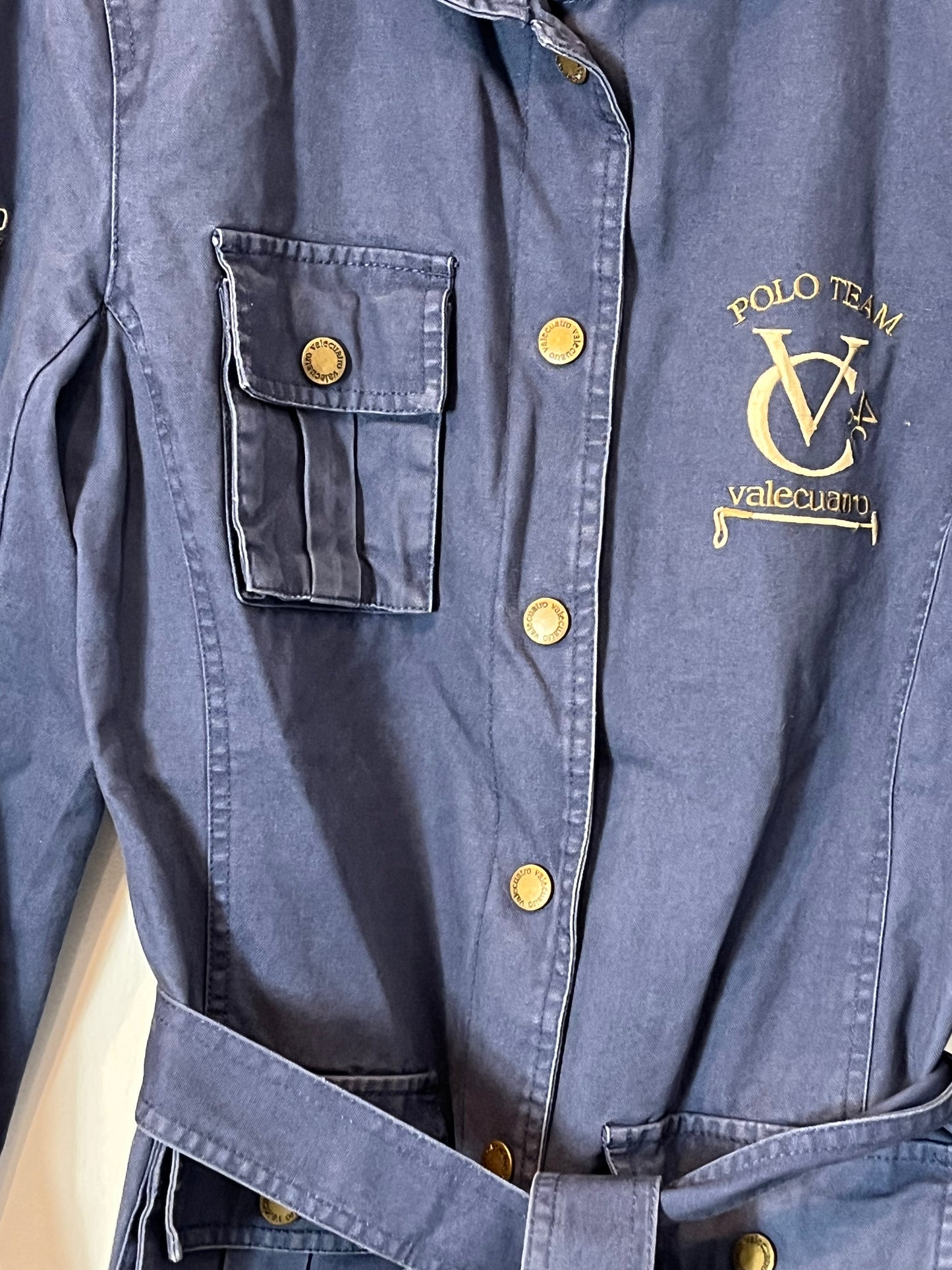 VALECUATRO. Blue jacket with pockets. TL