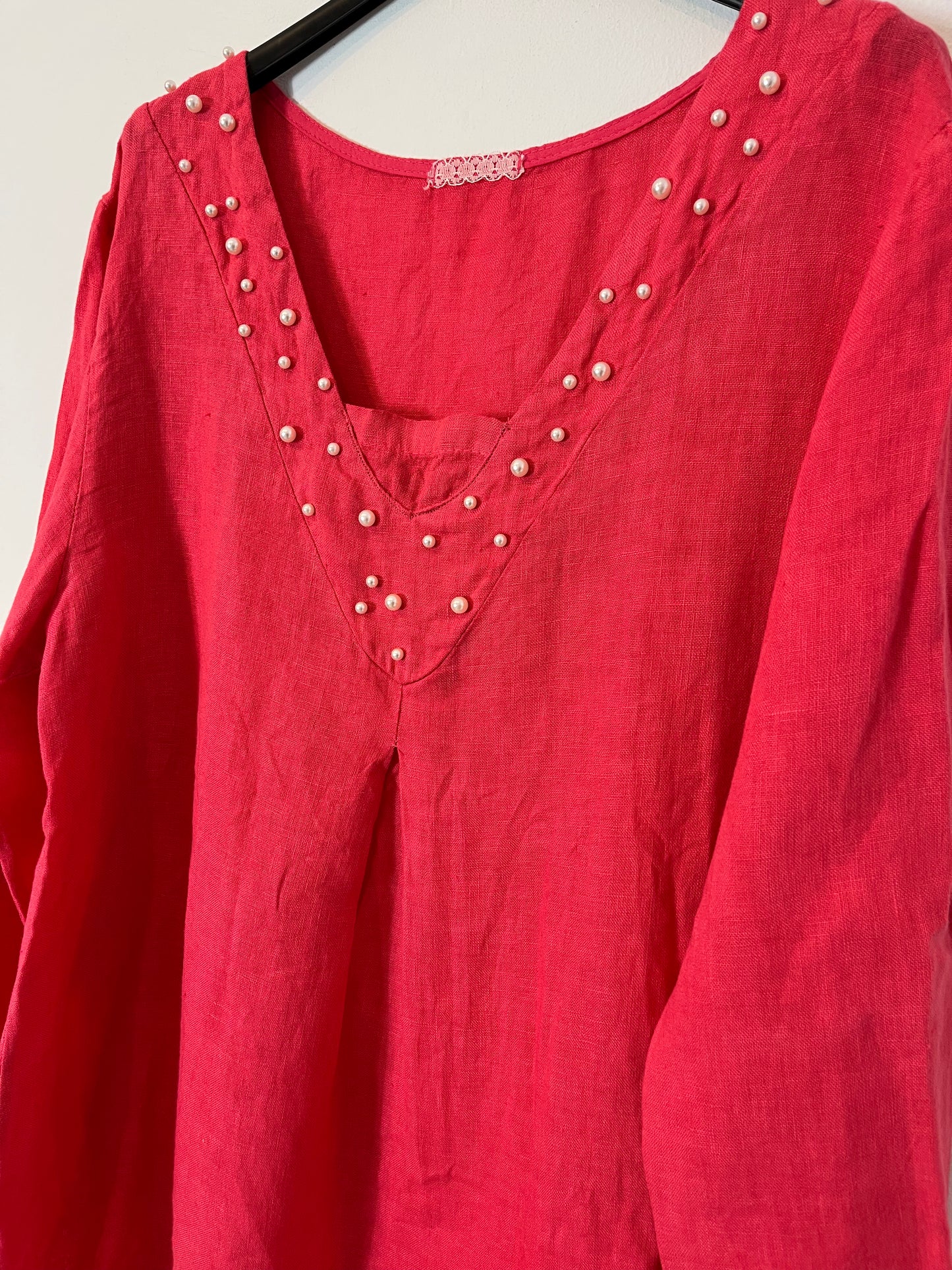 OTHERS. Red linen blouse with neckline detail. TL